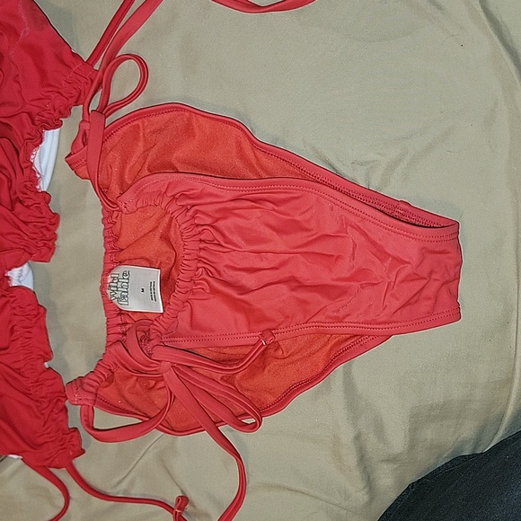 Bikini - Picture 3 of 4